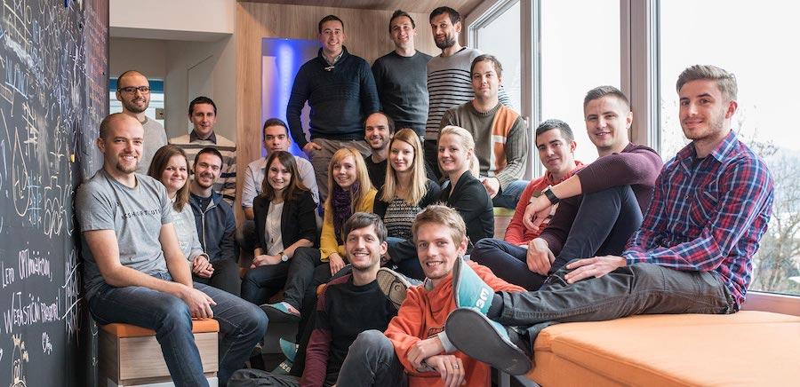 Optiweb: kjer je za nasmejane in brihtne glave vedno prostor